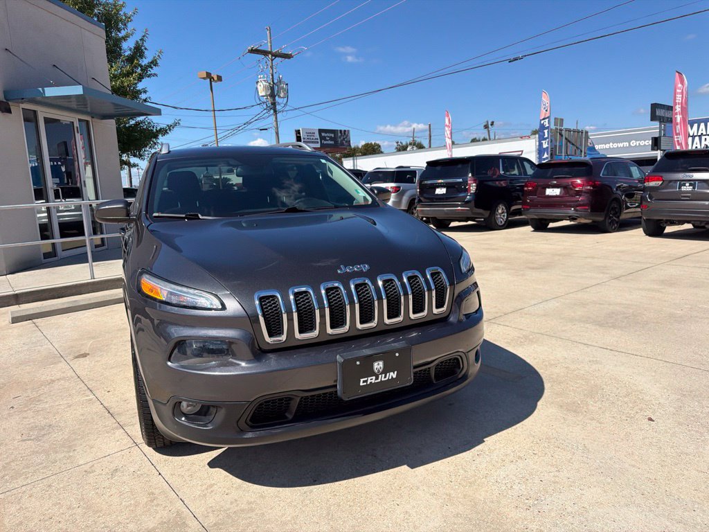 Used 2015 Jeep Cherokee Latitude w/ Cold Weather Group AWD/4WD image 4