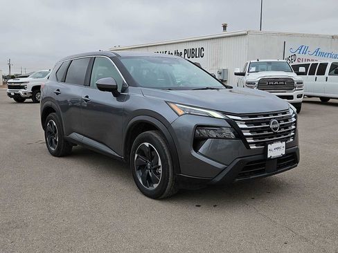 Used 2025 Nissan Rogue SV AWD/4WD image 2