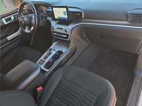 Used 2021 Ford Explorer XLT image 12