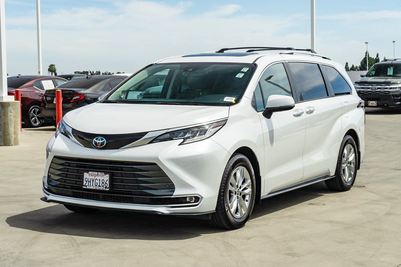 Certified 2023 Toyota Sienna Limited AWD/4WD image 6