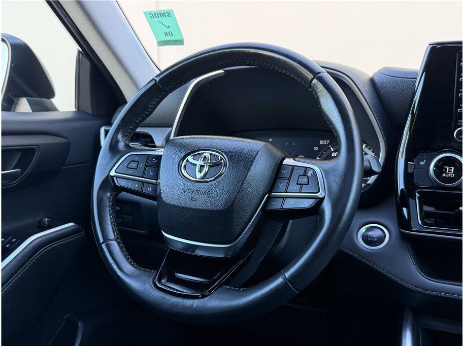 Used 2021 Toyota Highlander XLE AWD/4WD image 9