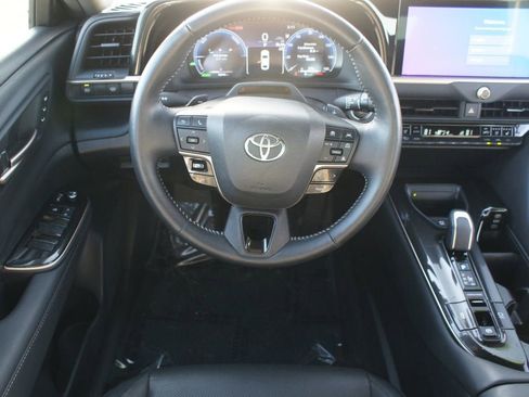 Used 2024 Toyota Crown Platinum image 5