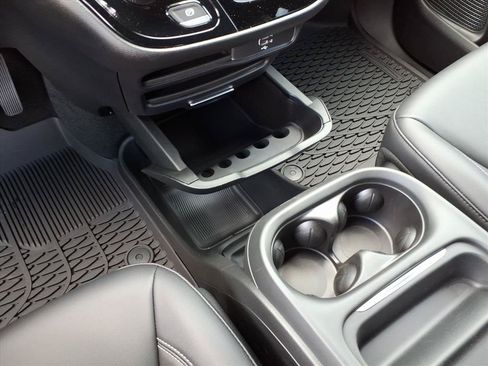 New 2027 Chrysler Pacifica LX FWD image 32