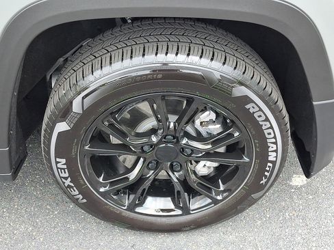 Used 2026 Jeep Cherokee Laredo AWD/4WD image 8