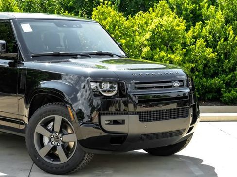 New 2026 Land Rover Defender 110 X-Dynamic SE AWD/4WD image 8