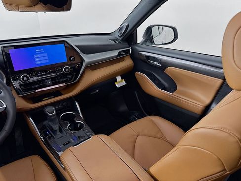 New 2026 Toyota Highlander Platinum AWD/4WD image 27