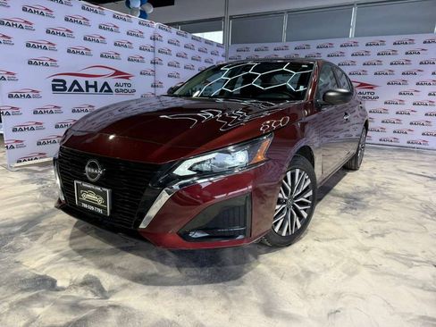 Used 2025 Nissan Altima 2.5 SV image 2