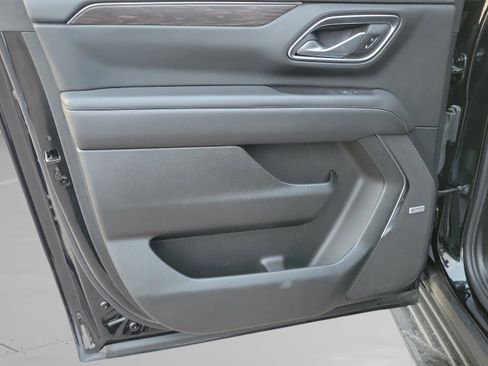 Used 2024 Chevrolet Suburban LT image 13