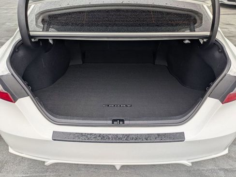 Used 2022 Toyota Camry SE image 6