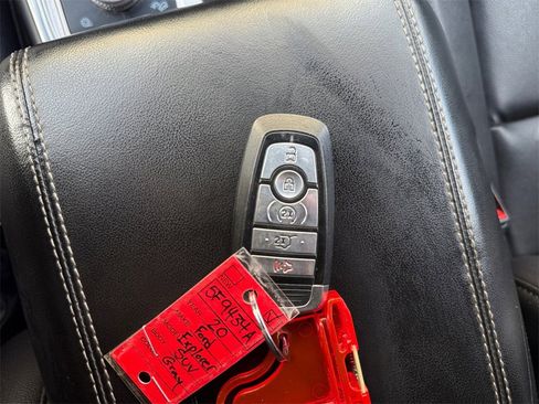 Used 2020 Ford Explorer XLT w/ Equipment Group 202A image 32