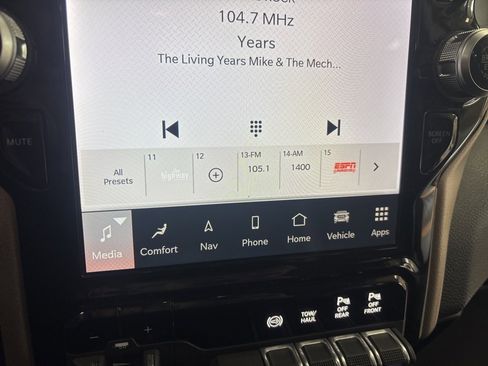 Used 2024 RAM 2500 Laramie image 24