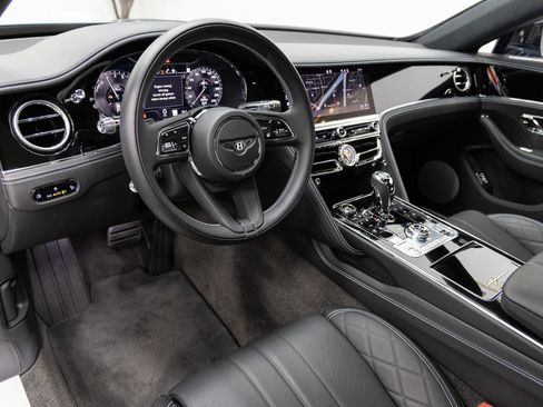 Used 2024 Bentley Flying Spur Plug-In Hybrid AWD/4WD image 6