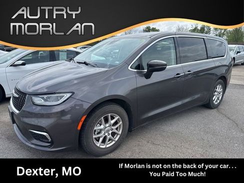 Used 2023 Chrysler Pacifica Touring-L image 1