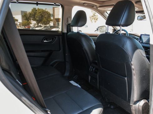 Used 2023 Nissan Rogue SV w/ SV Premium B Package AWD/4WD image 31