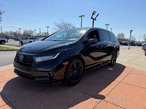 Used 2024 Honda Odyssey Sport image 3