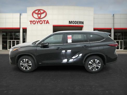 New 2026 Toyota Highlander XLE image 9