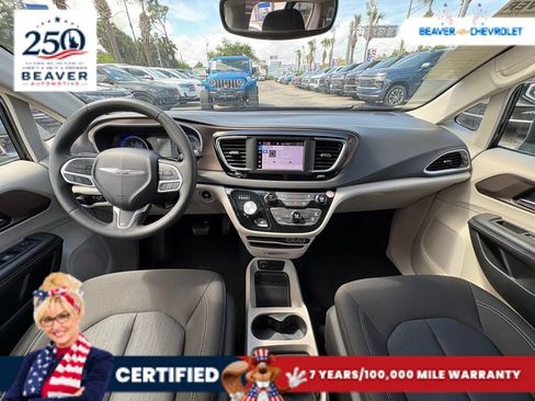 Used 2023 Chrysler Voyager LX FWD image 23