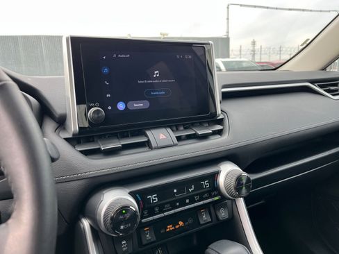 Used 2025 Toyota RAV4 XLE image 21