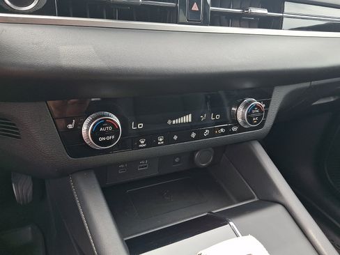 Used 2024 Mitsubishi Outlander SE AWD/4WD image 16