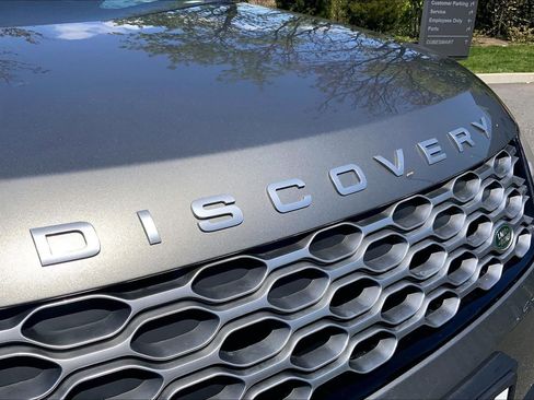 Used 2025 Land Rover Discovery S AWD/4WD image 31
