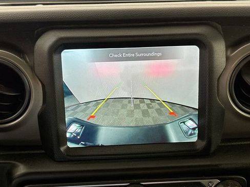 Used 2022 Jeep Gladiator Sport AWD/4WD image 13