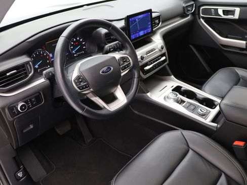 Used 2022 Ford Explorer XLT w/ Equipment Group 202A image 14