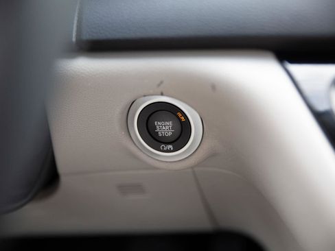 Used 2024 Chrysler Pacifica Touring-L FWD image 13