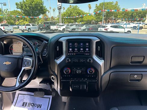 Used 2021 Chevrolet Silverado 1500 LT AWD/4WD image 29