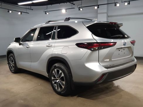 Used 2024 Toyota Highlander XLE image 5