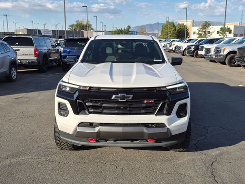 Used 2024 Chevrolet Colorado Z71 w/ Z71 Convenience Package 2 AWD/4WD image 12