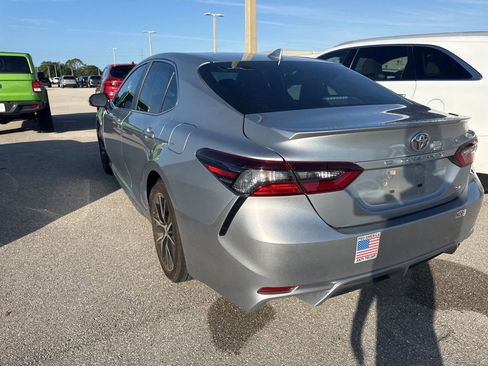 Used 2024 Toyota Camry SE image 3