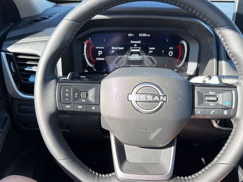 Used 2025 Nissan Rogue SL w/ SL Premium Package image 18