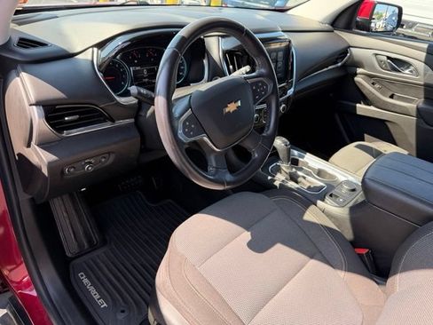 Certified 2018 Chevrolet Traverse LT FWD image 19
