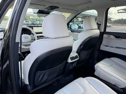 Used 2023 Hyundai Palisade Limited FWD image 23