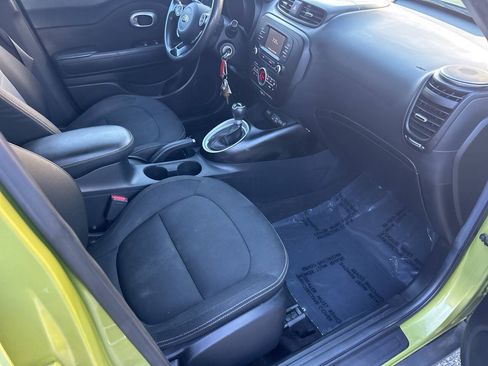 Used 2017 Kia Soul + FWD image 18