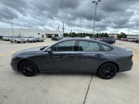 Certified 2025 Honda Accord SE image 5