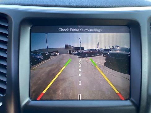 Used 2018 Jeep Cherokee Limited AWD/4WD image 16