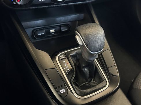 Used 2025 Kia Soul LX w/ LX Technology Package FWD image 21