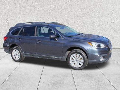 Used 2017 Subaru Outback 2.5i Premium image 5
