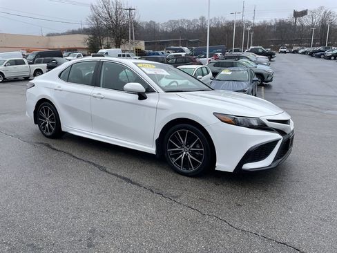 Certified 2023 Toyota Camry SE w/ Cold Weather Package image 5