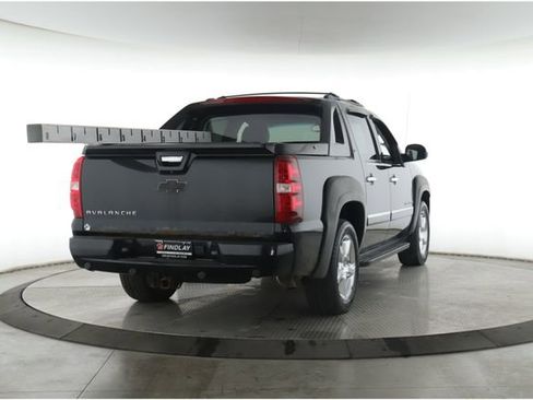 Used 2012 Chevrolet Avalanche LTZ AWD/4WD image 7