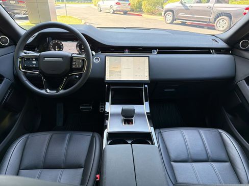Used 2026 Land Rover Range Rover Evoque Dynamic SE AWD/4WD image 17