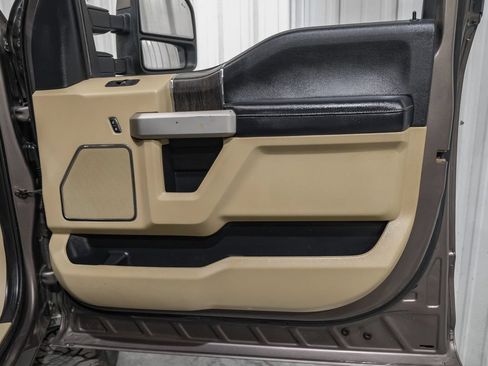 Used 2020 Ford F250 Lariat w/ Tremor Off-Road Package AWD/4WD image 46