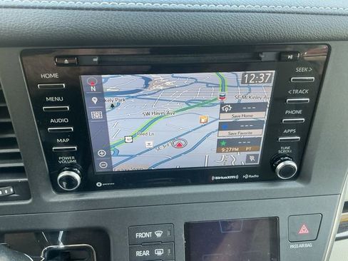 Used 2018 Toyota Sienna XLE AWD/4WD image 22