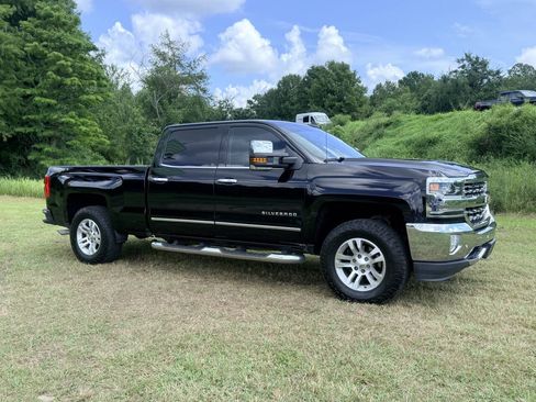 Used 2017 Chevrolet Silverado 1500 LTZ w/ LTZ Plus Package AWD/4WD image 7