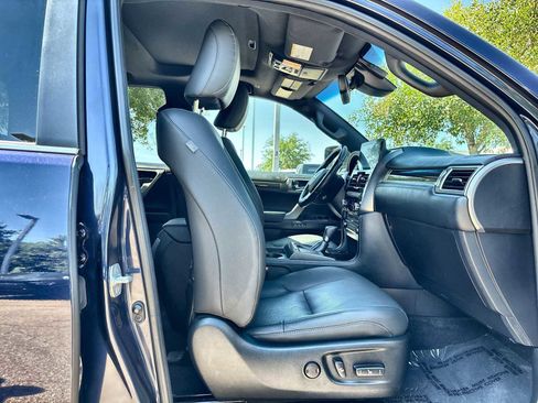 Used 2023 Lexus GX 460 Premium w/ Premium Package AWD/4WD image 10