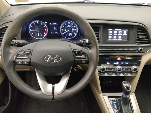 Used 2020 Hyundai Elantra SE FWD image 22