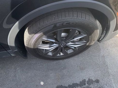 Used 2022 Volkswagen Tiguan SE image 10