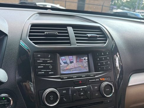 Used 2016 Ford Explorer XLT AWD/4WD image 25