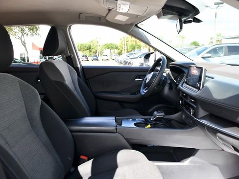 Used 2023 Nissan Rogue SV image 16